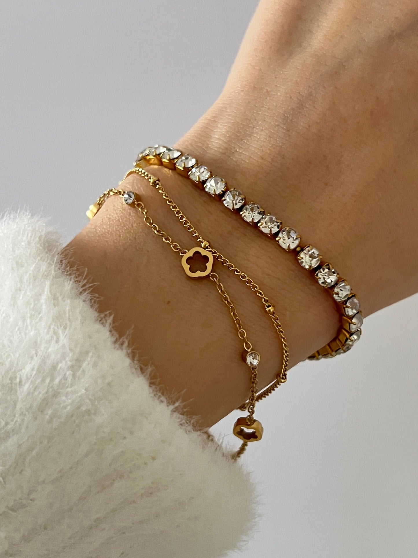 SHYLA FLOWER BRACELET