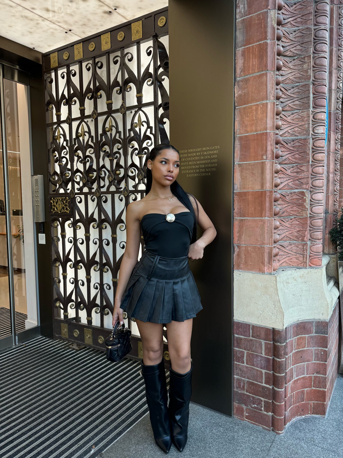 The ‘Rianna’ Black Strapless Bodysuit