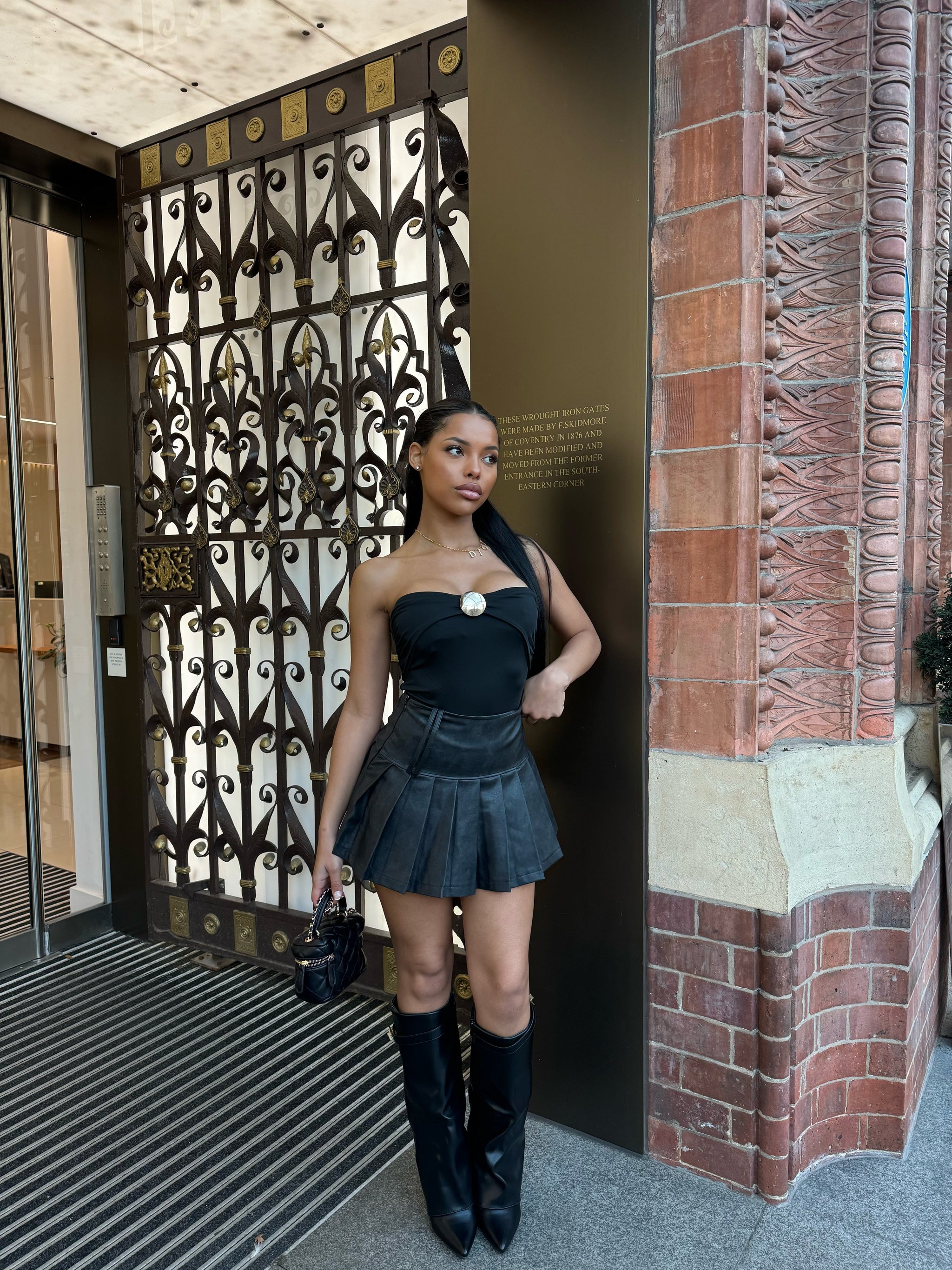 The ‘Rianna’ Black Strapless Bodysuit