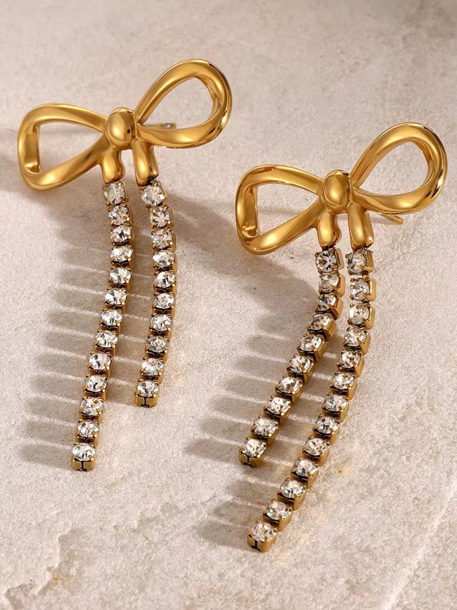 ALICE BOW EARRING