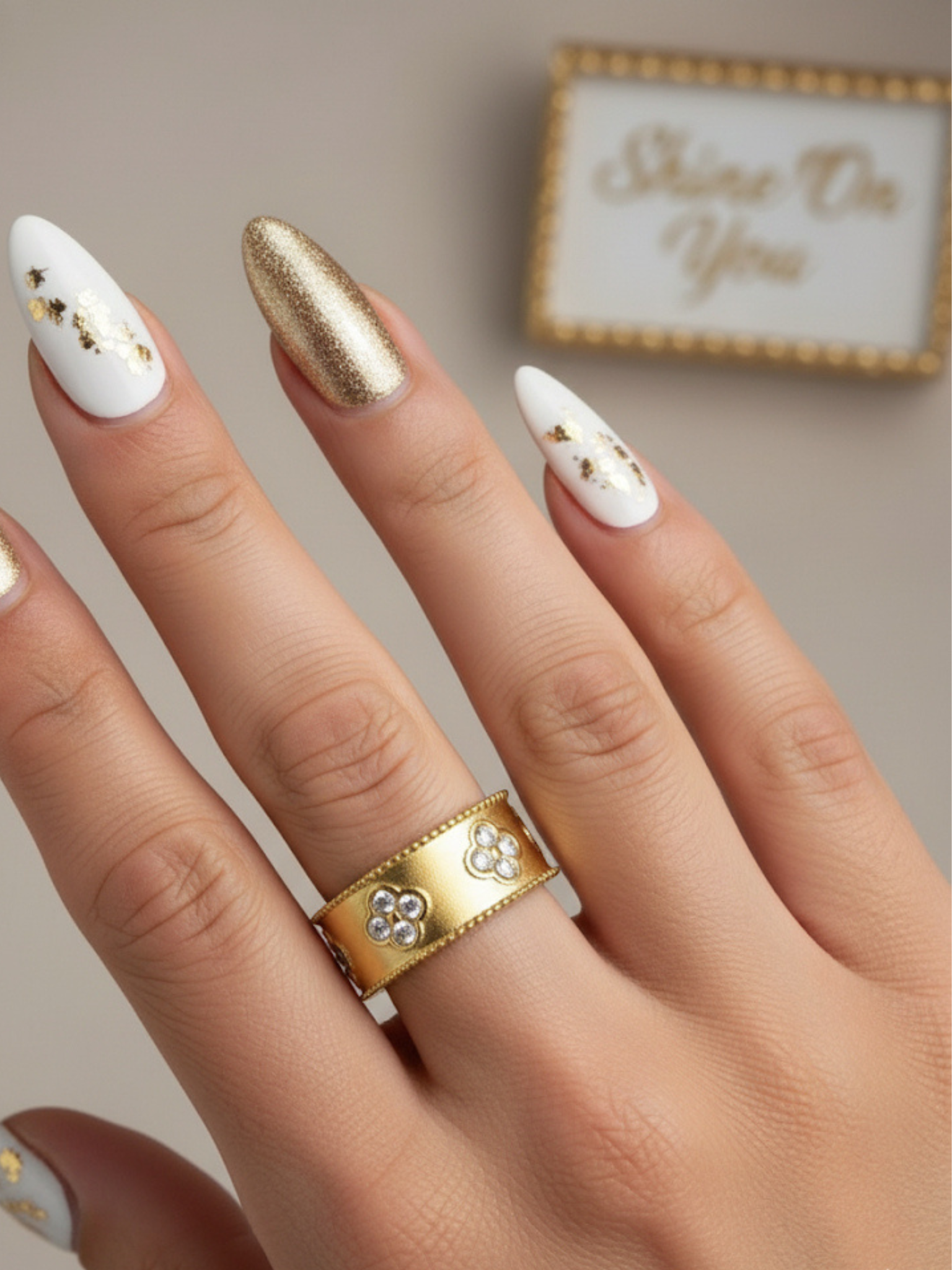 SHIMMERA CLOVER RING