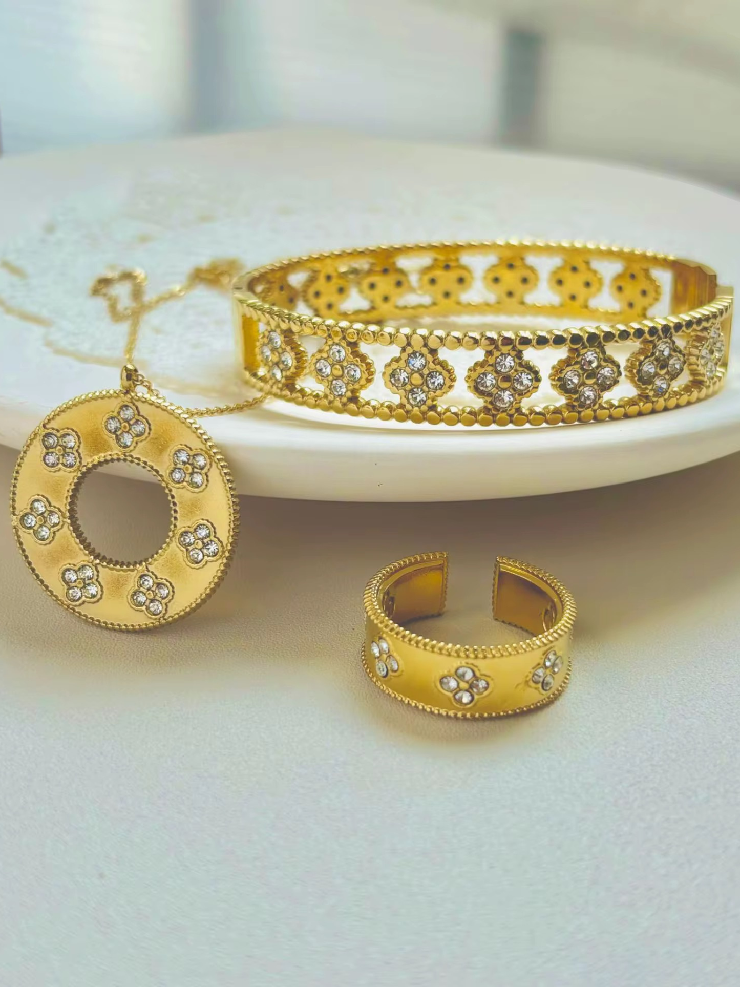 SHIMMERA CLOVER RING